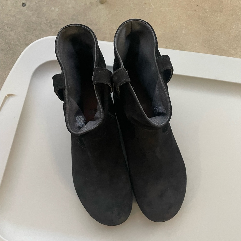 Black Sarina Birkenstock Size 9 boots